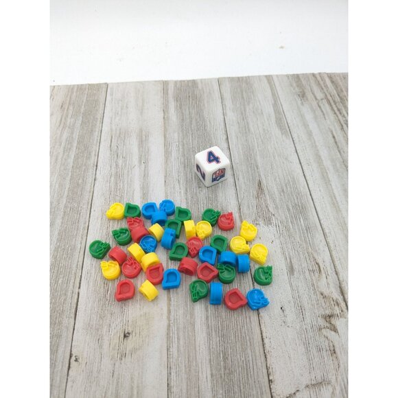 NFL-OPOLY Junior Game Replacement Helmet Markers And 1 Dice - Picture 1 of 3